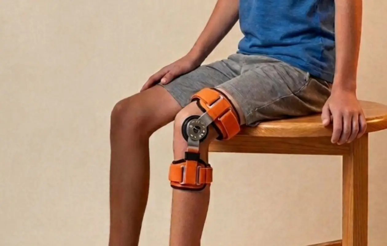 El robot aumenta la resistencia durante el ejercicio para estimular el desarrollo neuromuscular.