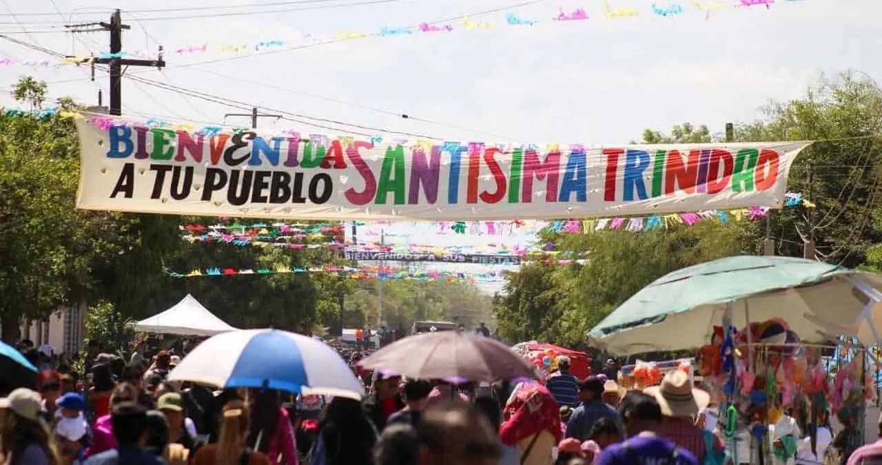 Cumplen fieles a la Santísima Trinidad