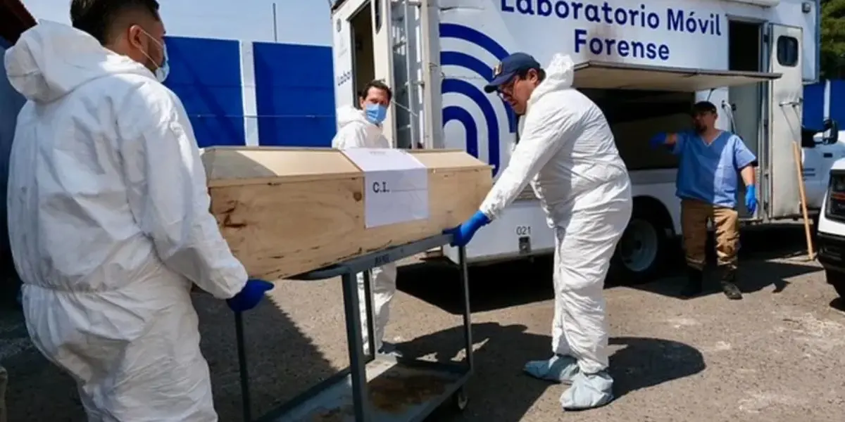 El aumento de cuerpos identificados no reclamados mantiene saturados diversos servicios forenses del país y ha provocado más inhumaciones en fosas comunes