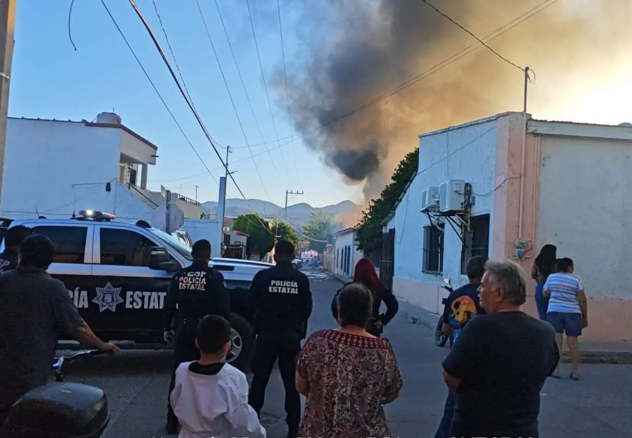 Policías estatales apoyan en combate de incendio en Moctezuma