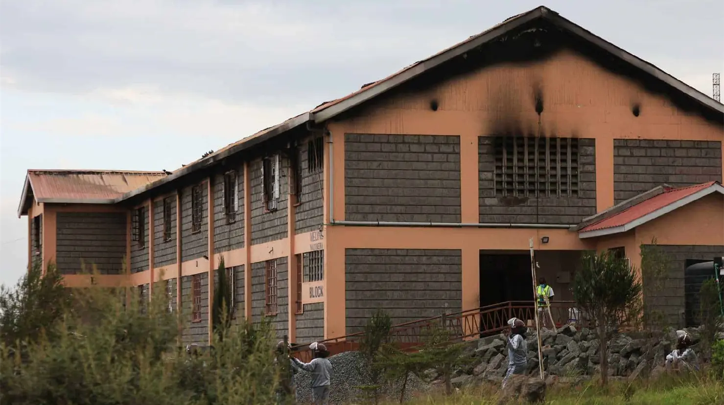 Al menos 16 estudiantes mueren tras incendio en internado femenino en Kenia; decenas resultan heridas