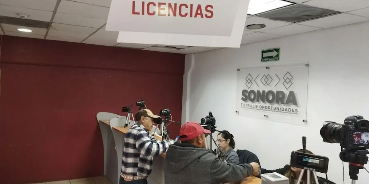 Automovilistas y motociclistas en Sonora ya pueden consultar los nuevos costos, requisitos y modalidades para tramitar o renovar su licencia de conducir durante este año 2026.