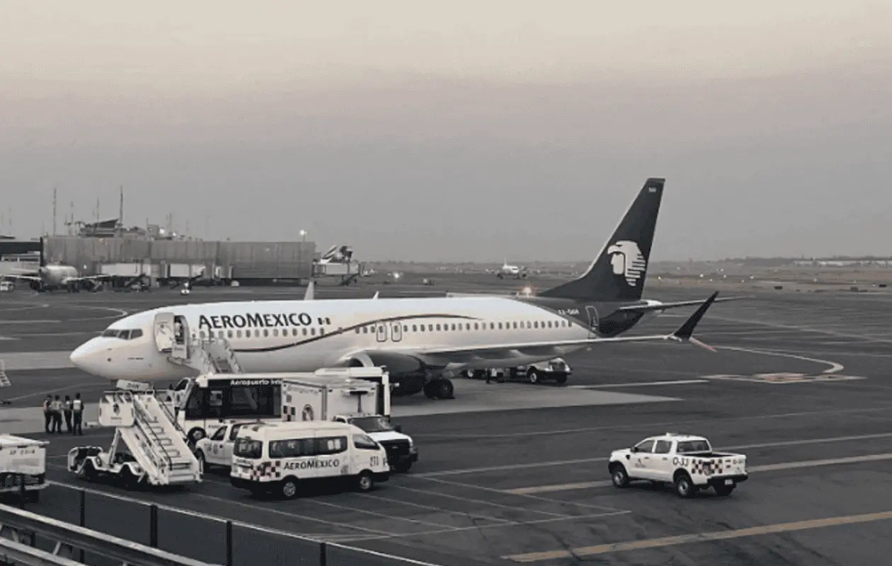 México endurece medidas por ébola y Aeroméxico limitará vuelos a viajeros de África