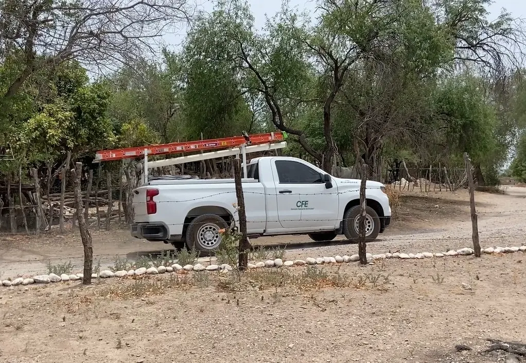 Denuncian apagones y bajo voltaje en la comunidad de Chivucú