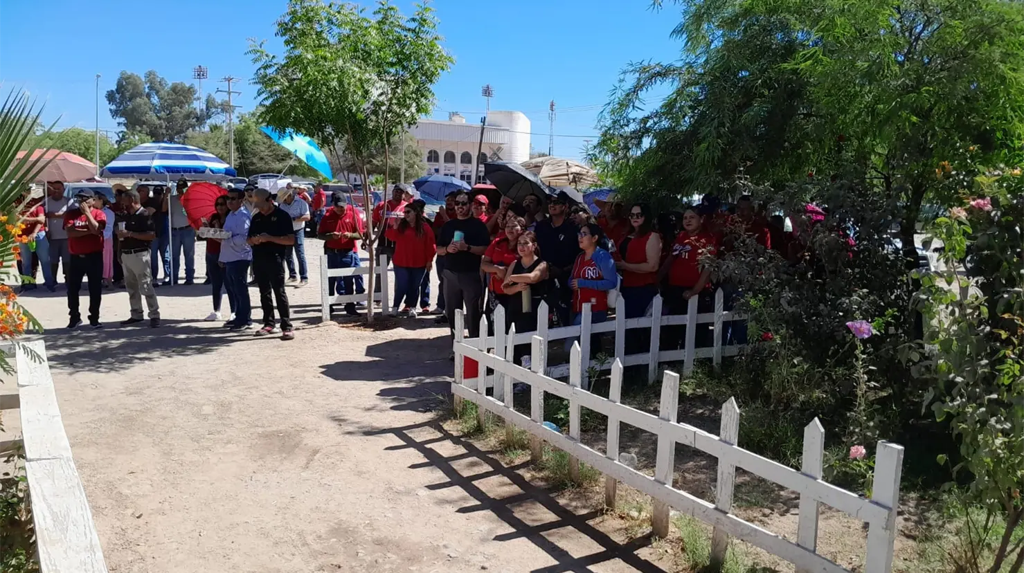 Magisterio de Navojoa mantiene paro y lleva protesta a la SEC