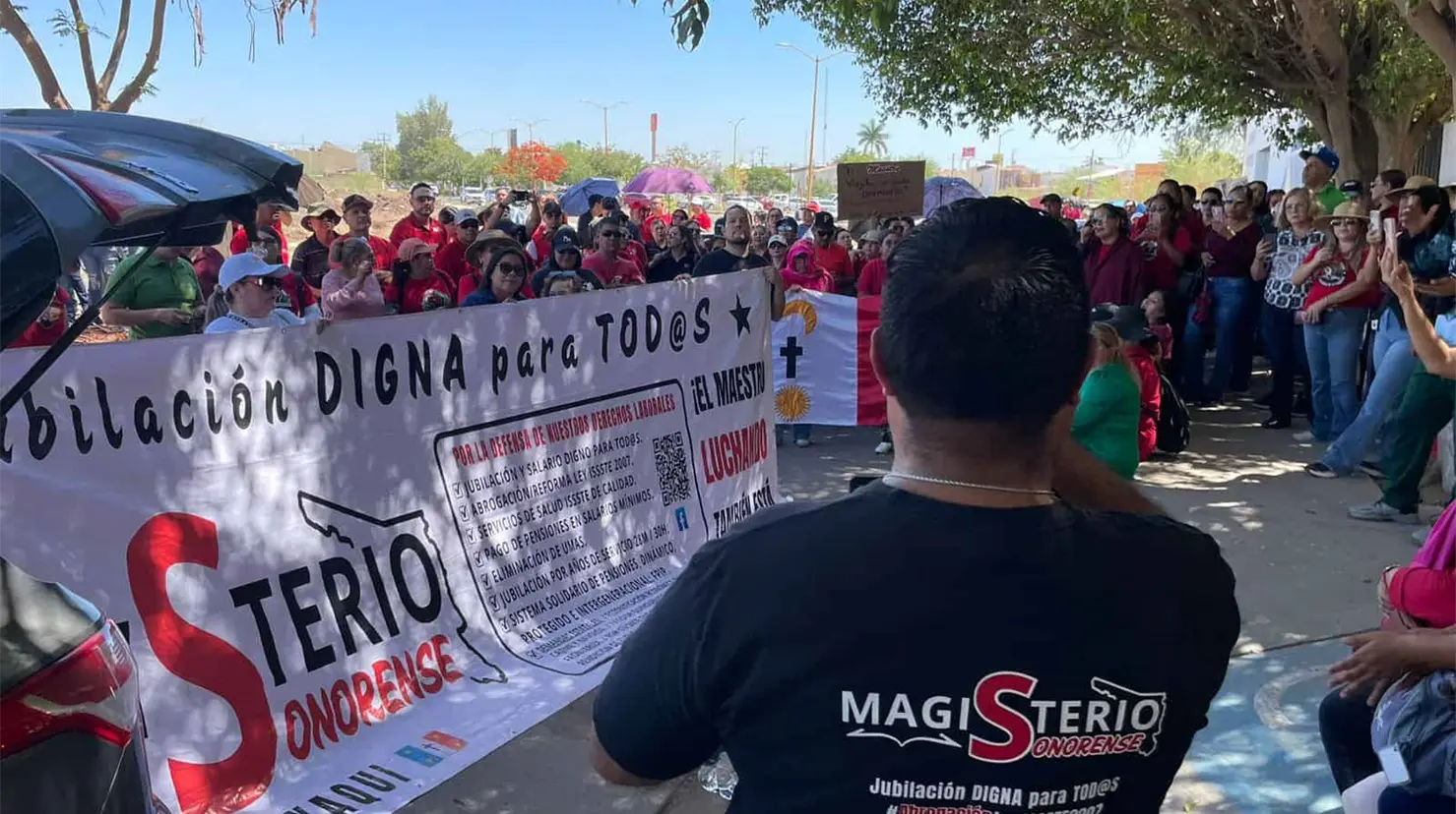 Las movilizaciones se dan en el marco de las protestas a nivel nacional que los maestros mantienen previo al mundial de futbol.