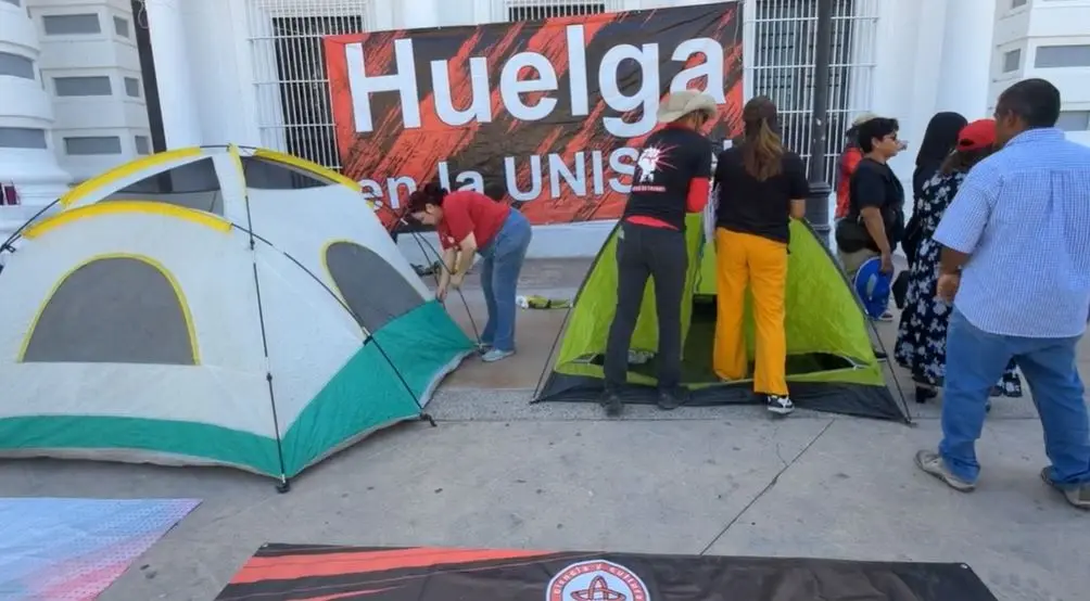 La mecánica consistirá en que un profesor o profesora permanezca durante 24 horas en huelga de hambre y posteriormente sea sustituido por otro integrante del movimiento.