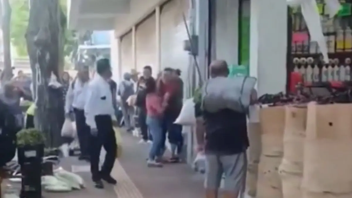 Dos mujeres terminan detenidas tras protagonizar pelea por presunta infidelidad en calles de Villahermosa