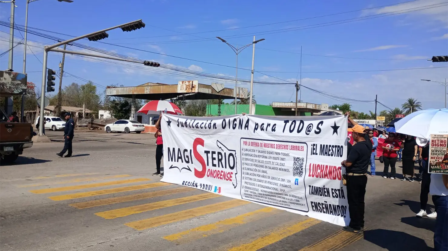 Los docentes han realizado diferentes manifestaciones en la región, lo que se suma a las manifestaciones nacionales .