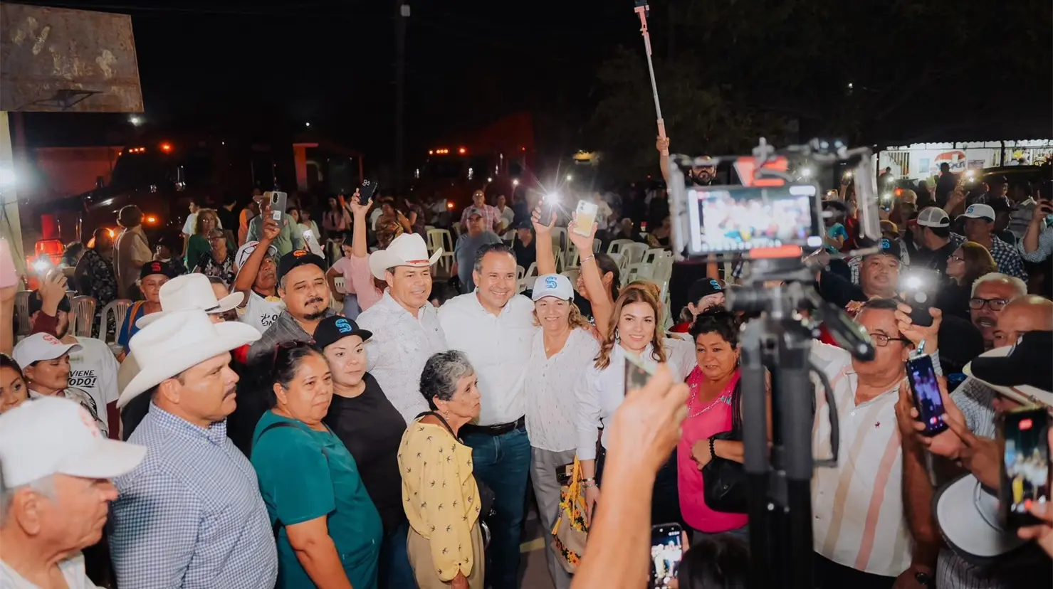 Convive “Toño” Astiazarán con habitantes de Pueblo Yaqui