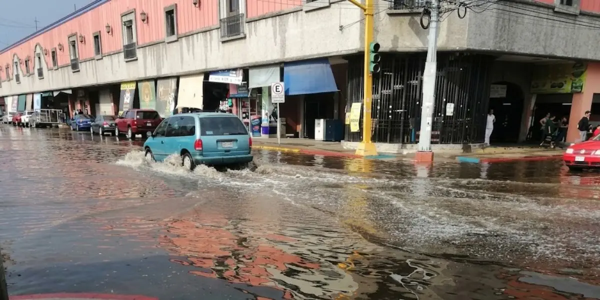 Nubosidad, viento y lloviznas aisladas marcaron el primer acercamiento de tormenta de la temporada en Sonora, un fenómeno que se presentó antes de lo habitual.
