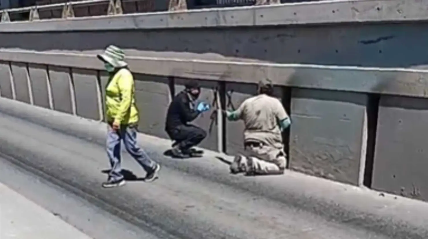 Encuentran cuerpo de mujer dentro de estructura de concreto bajo viaducto en Tijuana