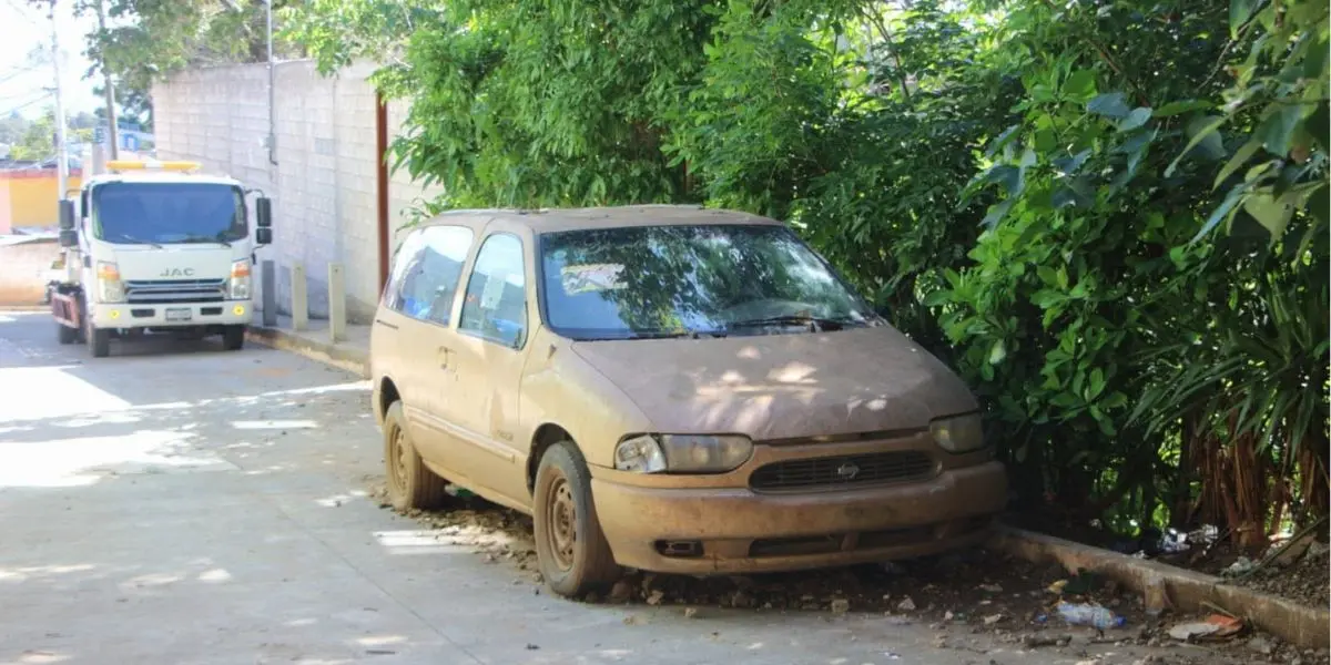Autoridades municipales iniciarán el retiro de vehículos abandonados en Hermosillo; las unidades que permanezcan en la vía pública después del 1 de julio serán llevadas al corralón.