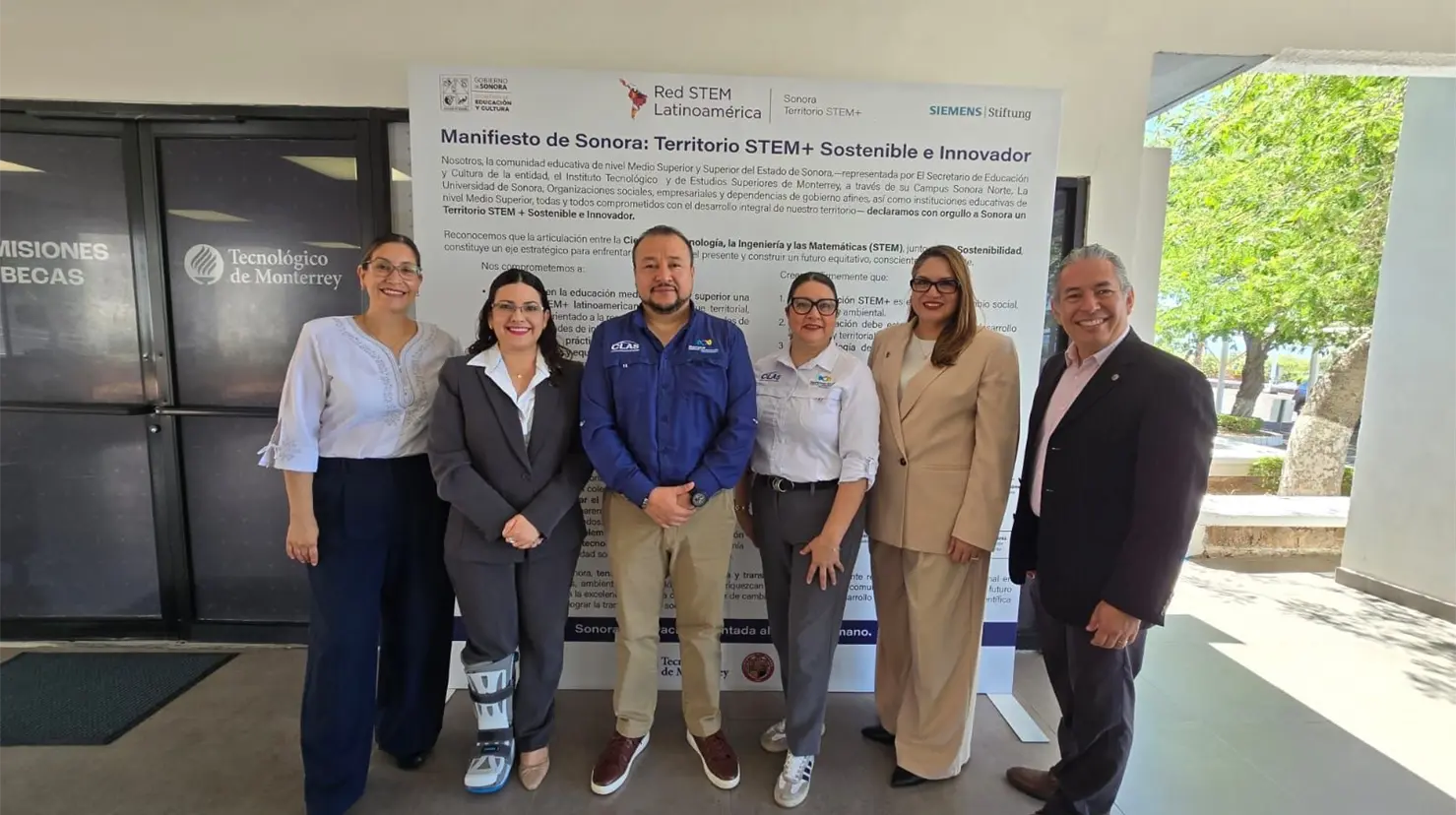 Una Red STEM es un ecosistema colaborativo que une a instituciones educativas, empresas, gobiernos y la sociedad civil para impulsar la enseñanza en Ciencia, Tecnología, Ingeniería y Matemáticas. Su objetivo es desarrollar habilidades para el futuro a través de la innovación pedagógica y la resolución de problemas reales