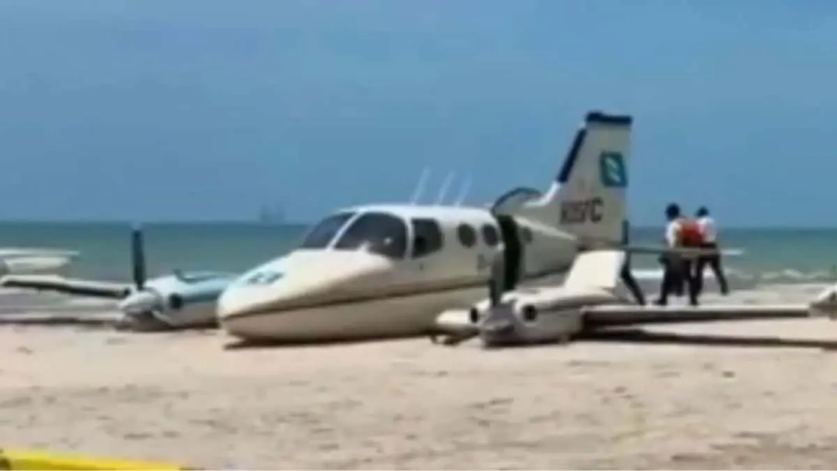 Avioneta aterriza de emergencia en Playa Norte de Ciudad del Carmen; siete personas resultan ilesas