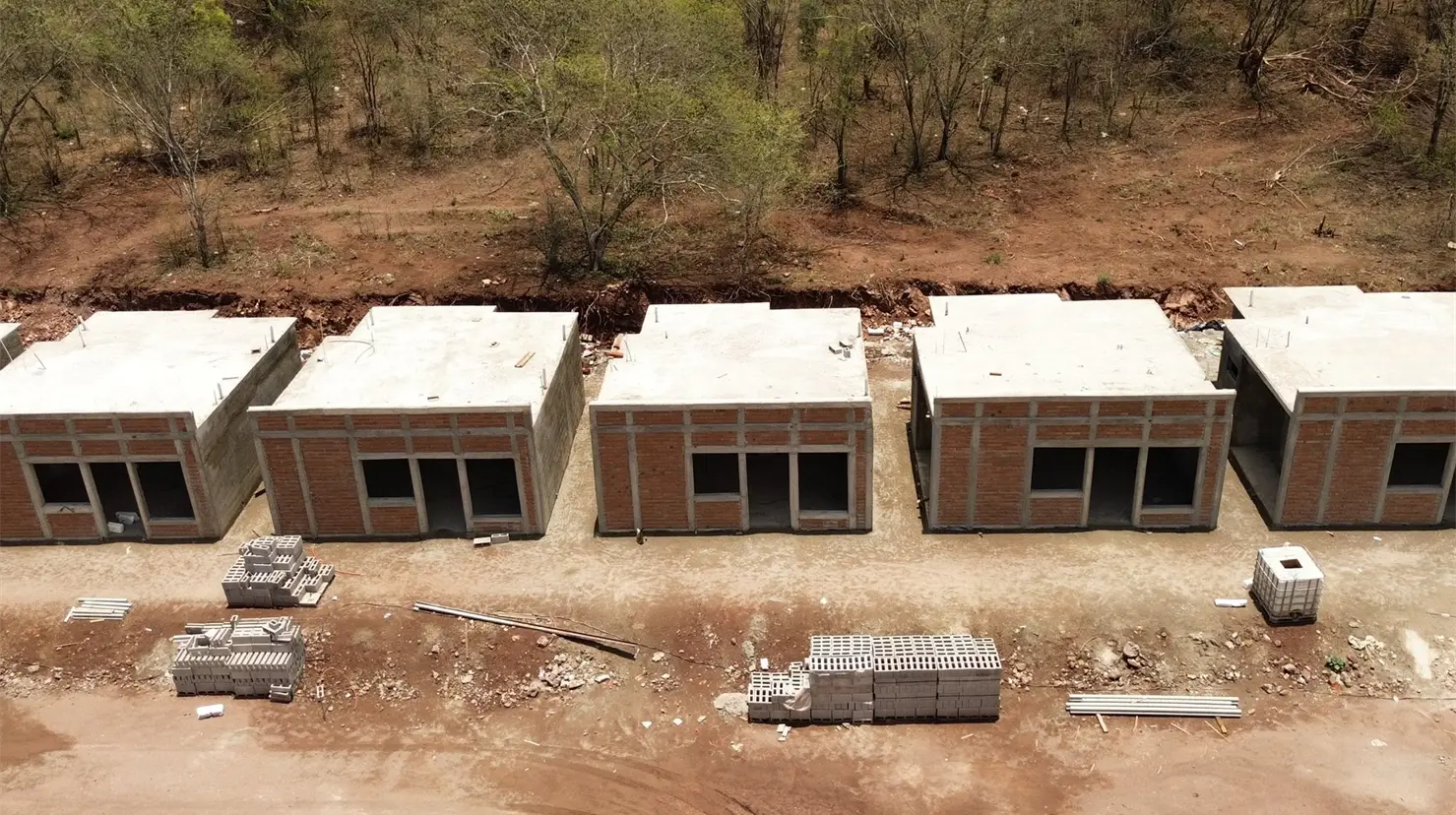 Avanza construcción de viviendas Conavi en Álamos