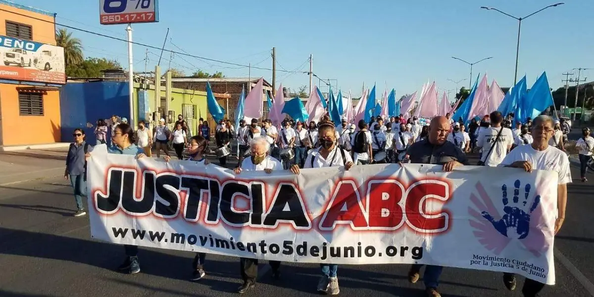Cada año, familiares y ciudadanos recorren las calles de Hermosillo para honrar la memoria de los 49 niños fallecidos y mantener vigente la exigencia de justicia por la tragedia de la Guardería ABC.