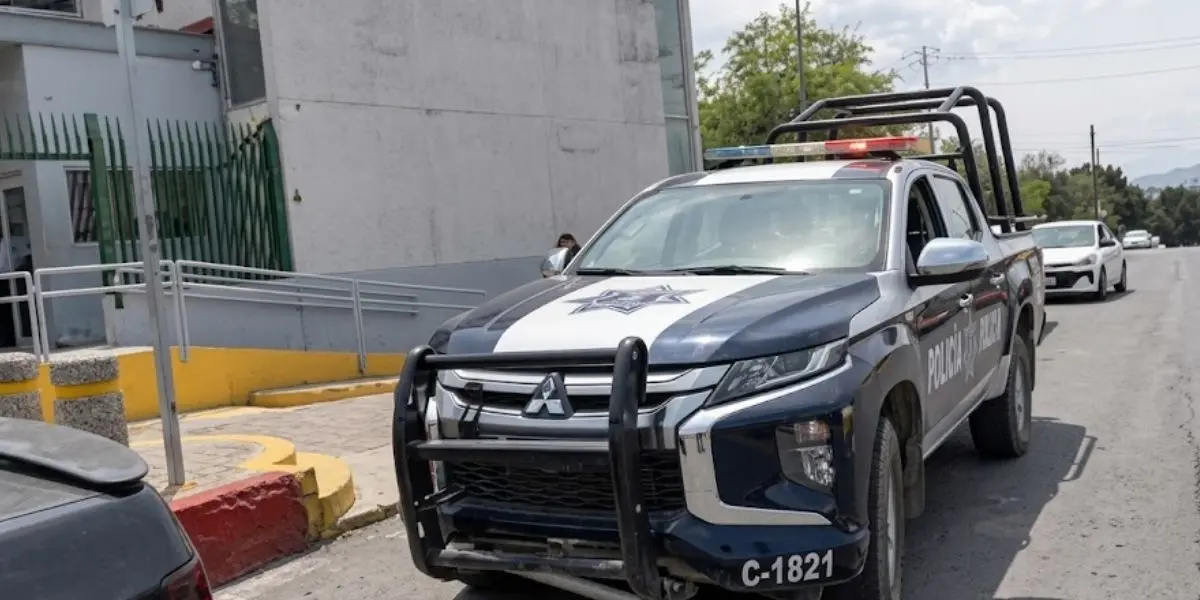 Elementos de seguridad acudieron a una unidad médica de Hermosillo tras un incidente que involucró a personal de salud y un usuario del servicio. (créditos a quien corresponda)