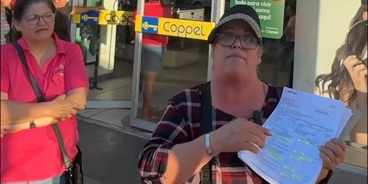 María Loreto convocó a una manifestación en una sucursal de Coppel en Ciudad Obregón para solicitar apoyo ciudadano y exigir una solución a su caso.