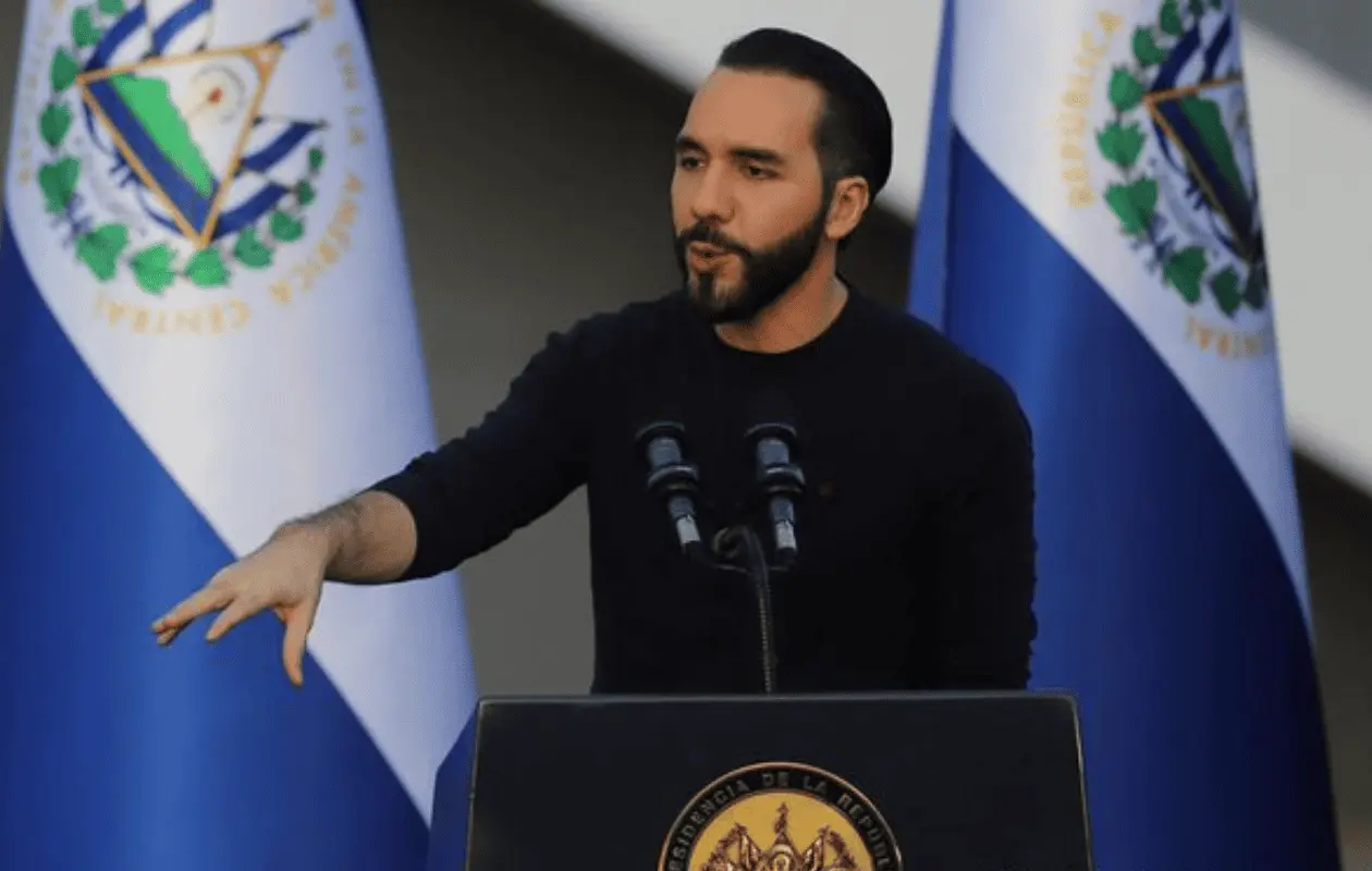 Bukele registra precandidatura para buscar un tercer mandato en El Salvador en 2027