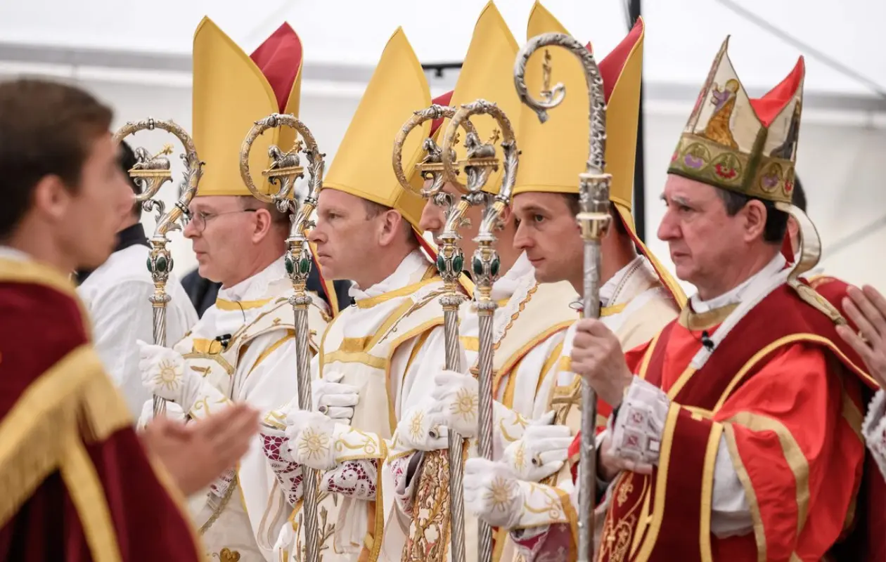 Iglesia Católica vive nuevo cisma tras ordenación de obispos sin aval del papa León XIV