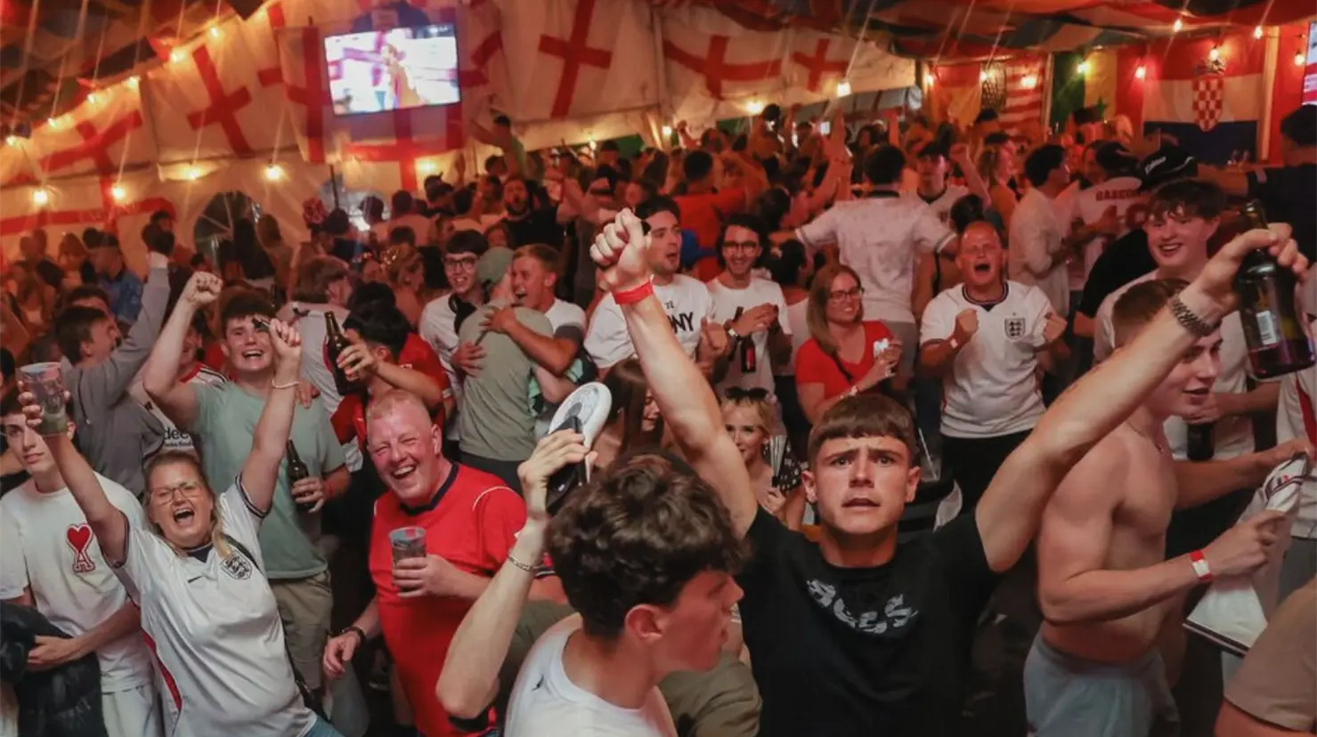 Reino Unido aprueba que los pubs abran hasta las 5:00 a.m. por el México vs Inglaterra