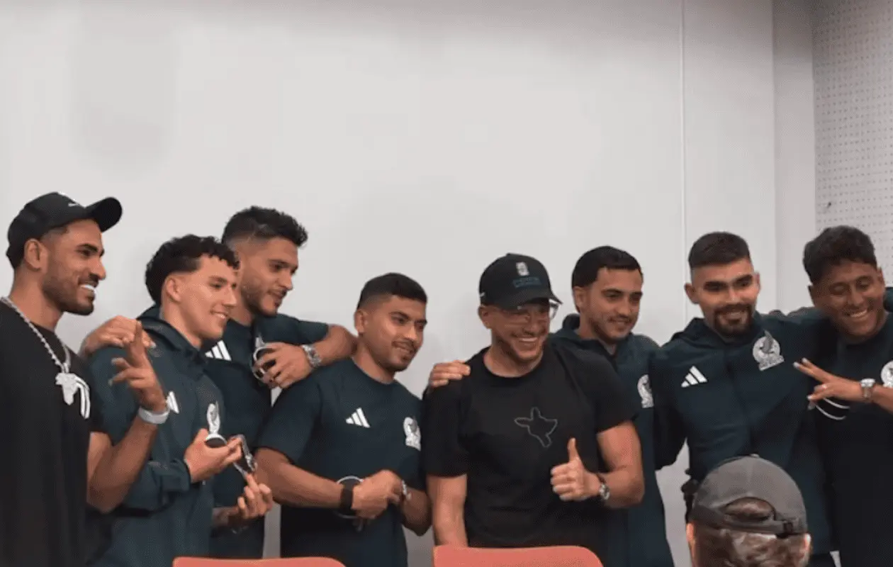 Selección Mexicana devuelve relojes Rolex tras polémica por regalo de influencer