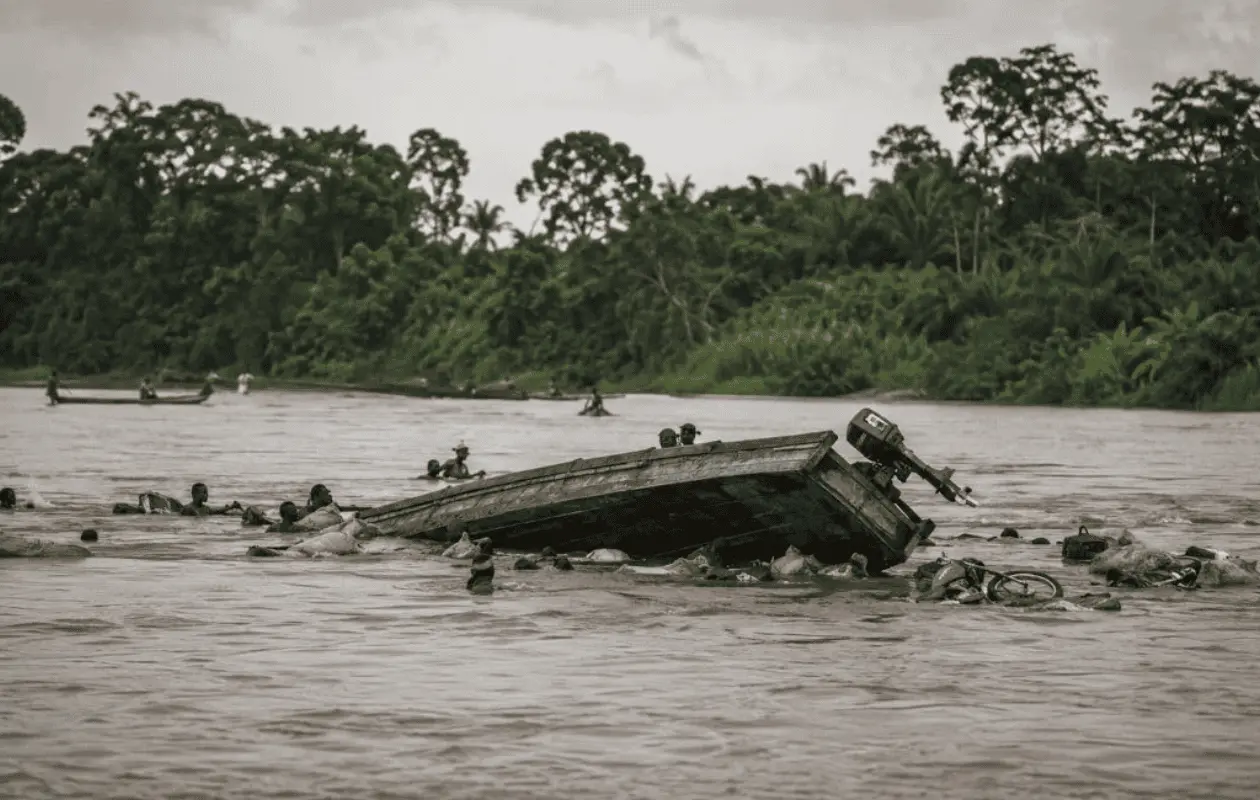 Naufragio en Congo deja 20 estudiantes muertos tras hundimiento de embarcación