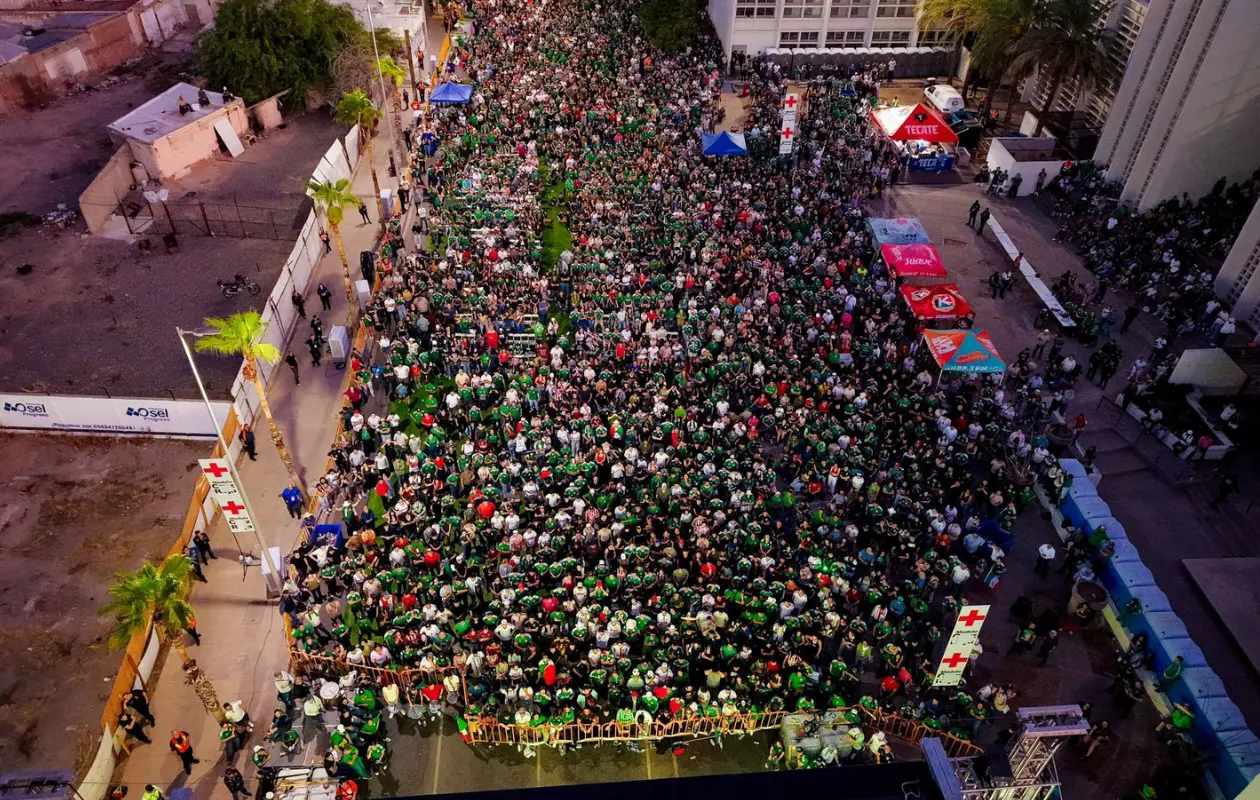 Saldo blanco en convivencia futbolera con México vs Inglaterra en el Foro Pino Suárez de Hermosillo