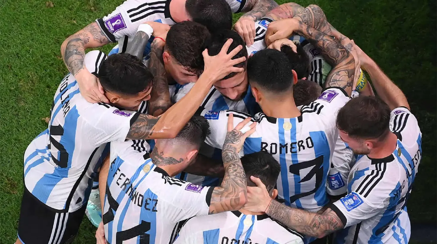 Argentina mantiene vivo el sueño del bicampeonato tras remontar a Egipto
