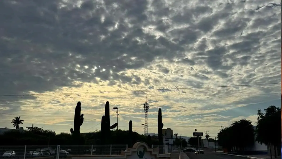 El pronóstico para este martes prevé calor extremo en gran parte de Sonora, además de tormentas con actividad eléctrica, fuertes rachas de viento y posible caída de granizo durante la tarde.