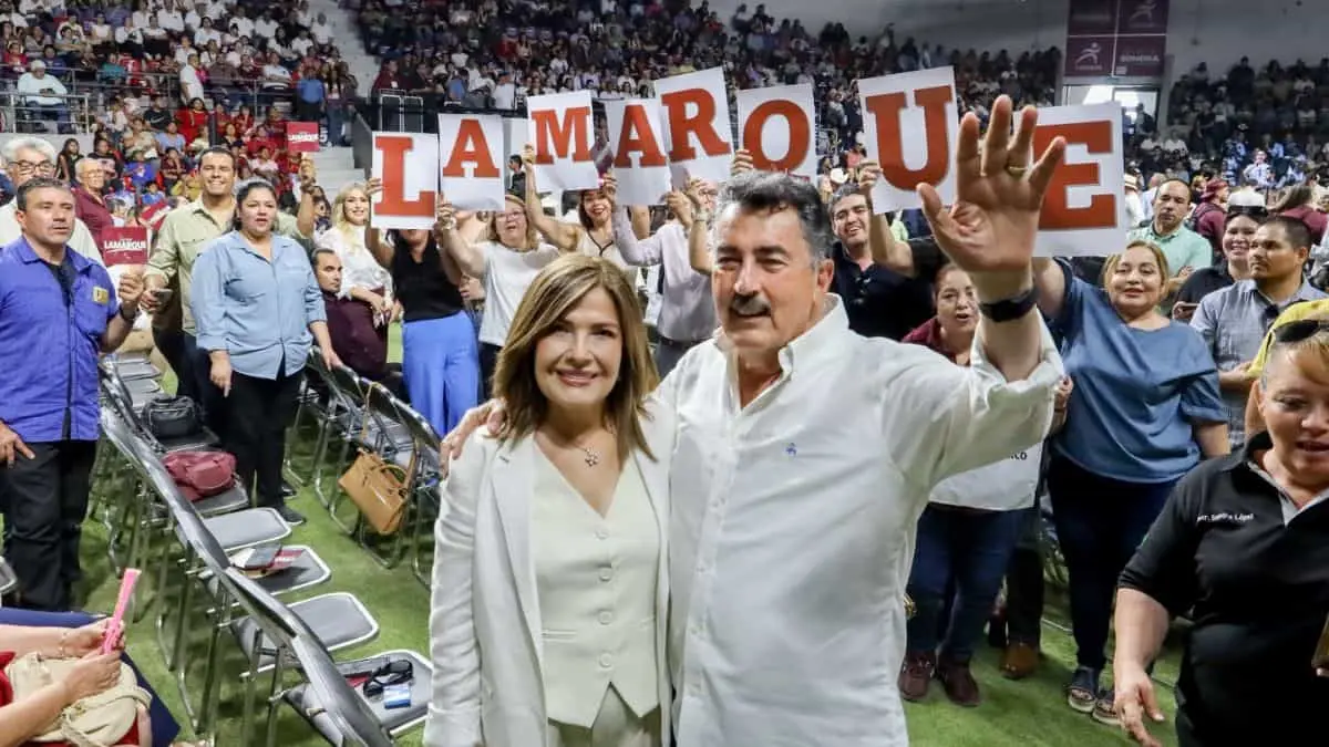 Javier Lamarque es ovacionado durante el 12 aniversario de Morena en Sonora