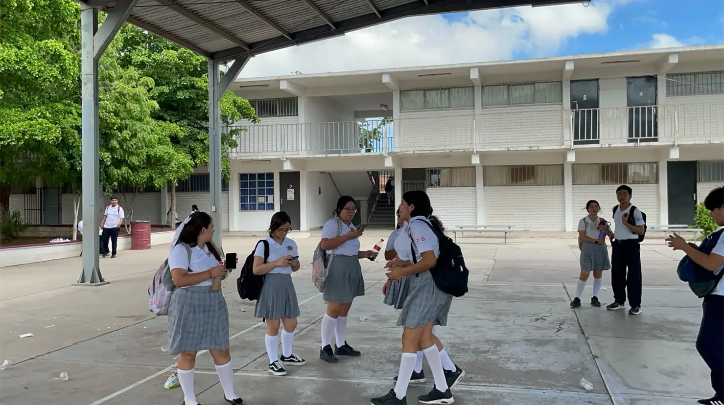 Se tienen 600 planteles de nivel básico en el municipio y se busca atender todas las peticiones que llegan a la dirección de educación