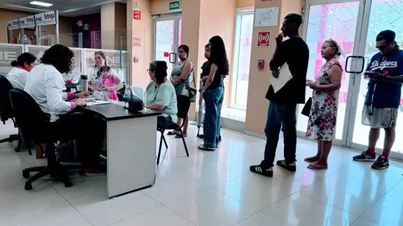 El horario de atención de los módulos fijos ubicados en cada una de las cabeceras distritales es de 8:00 a 15:00 horas de lunes a sábado, en tanto los módulos móvil y dependiendo de la sede de instalación es de 9:00 a 16:00 horas o de 8:00 a 15:00 de lunes a viernes