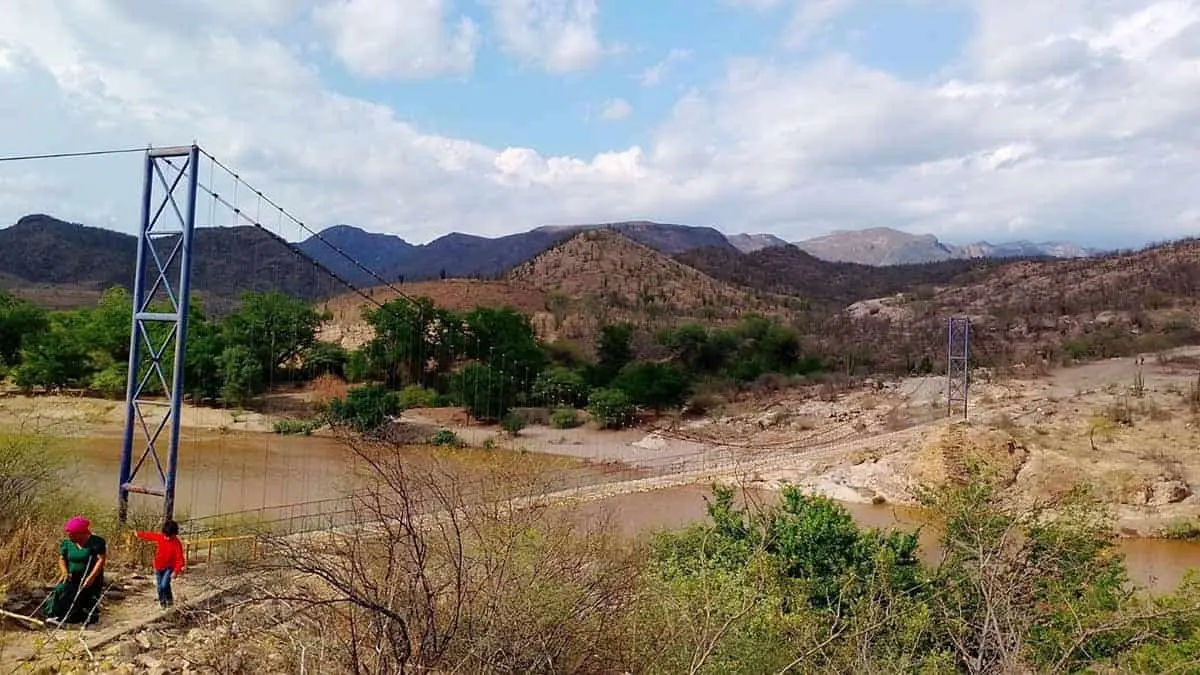 Alertan por deterioro del puente colgante de Mesa Colorada