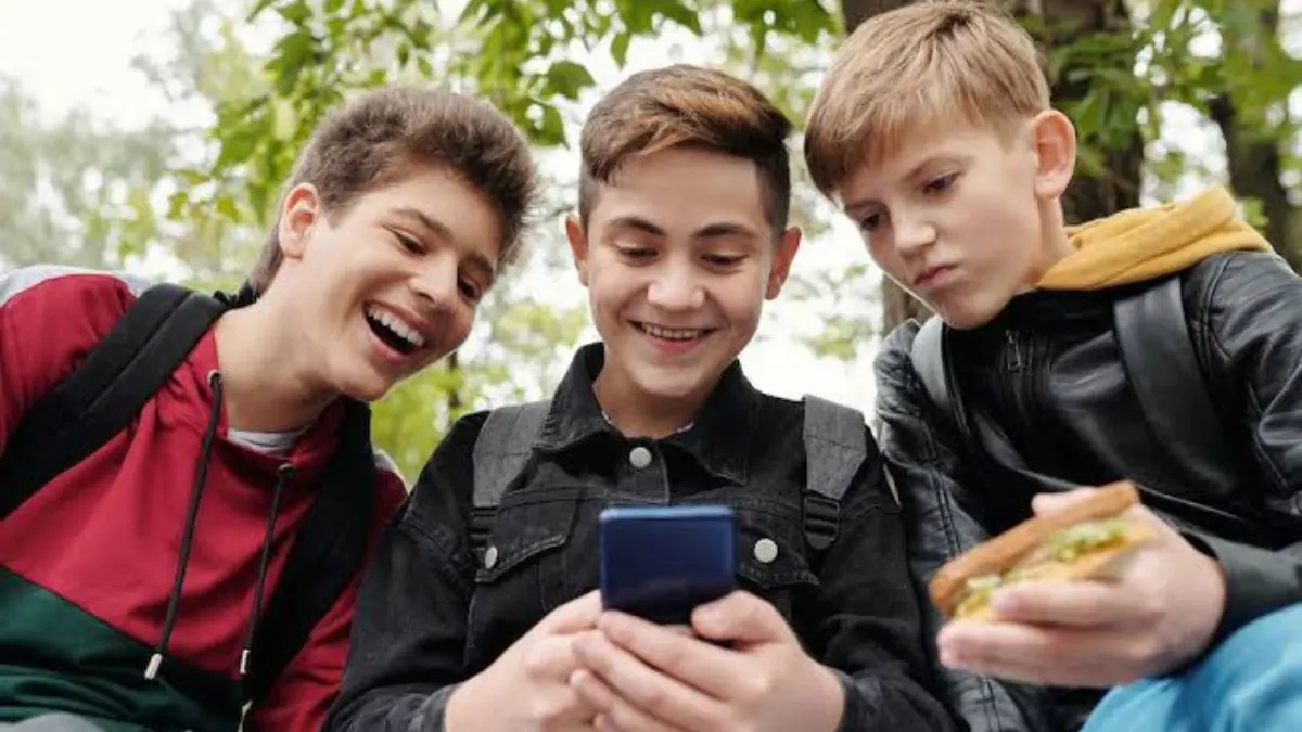 ¿Qué otras sanciones tendrá la nueva ley contra celulares de Francia?