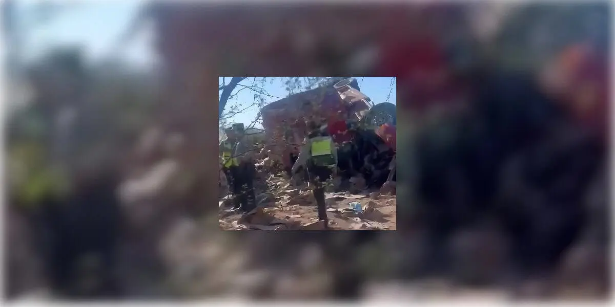 Vuelca tráiler cargado de cerveza en carretera Guaymas – Hermosillo