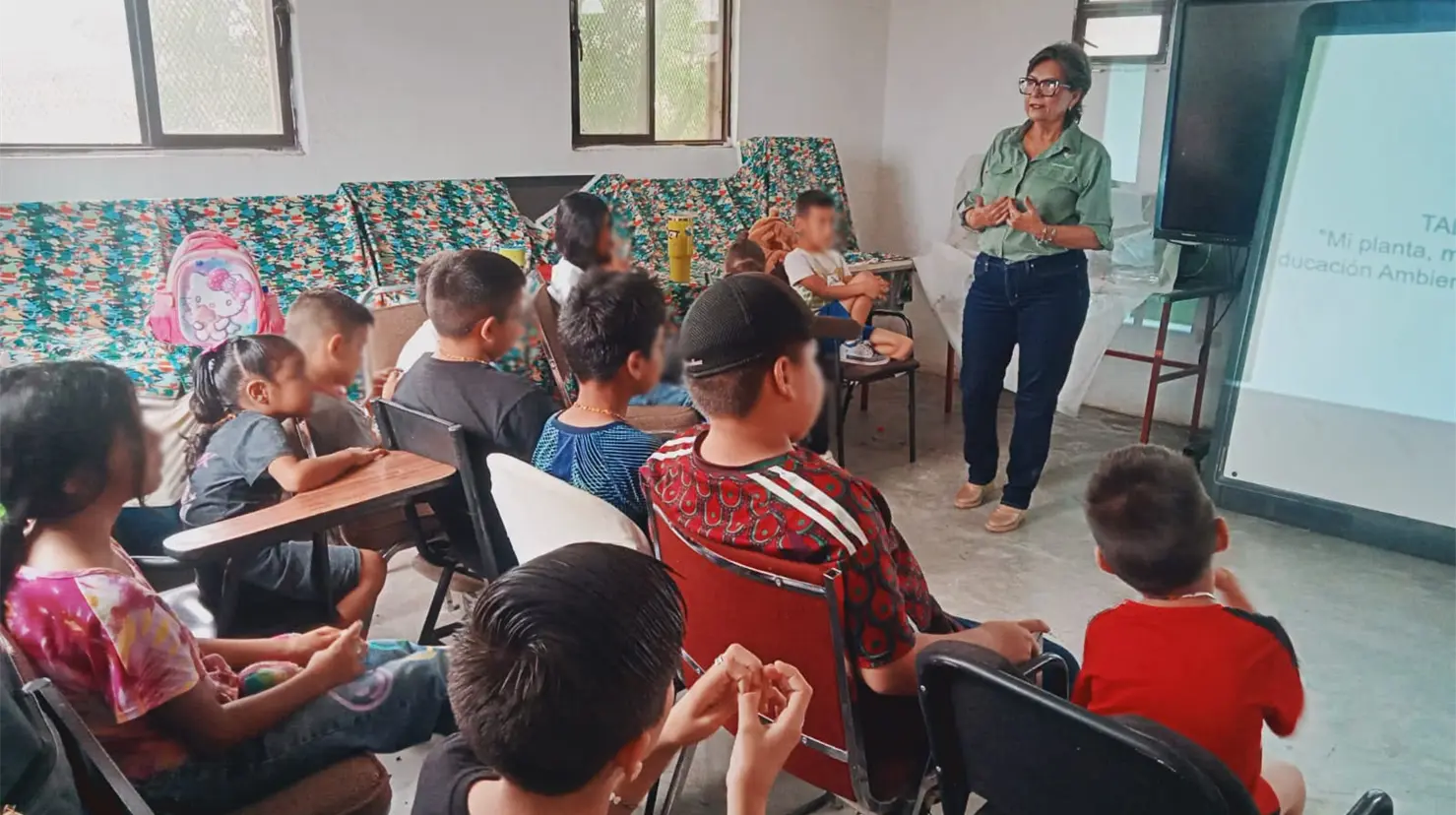 Durante los campamentos se busca atender a niños de colonias populares para acercarlos al arte, la ciencia y cultura en su periodo vacacional