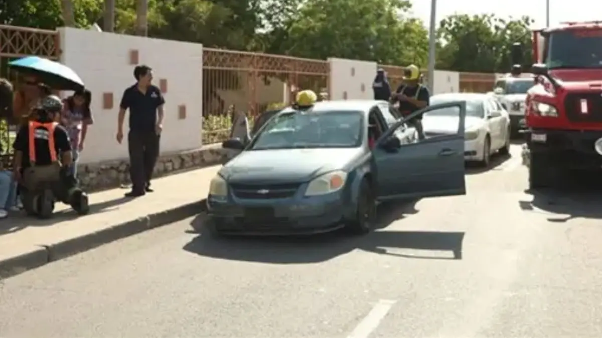 Mujer se desmaya por las altas temperaturas mientras conducía y choca en Hermosillo