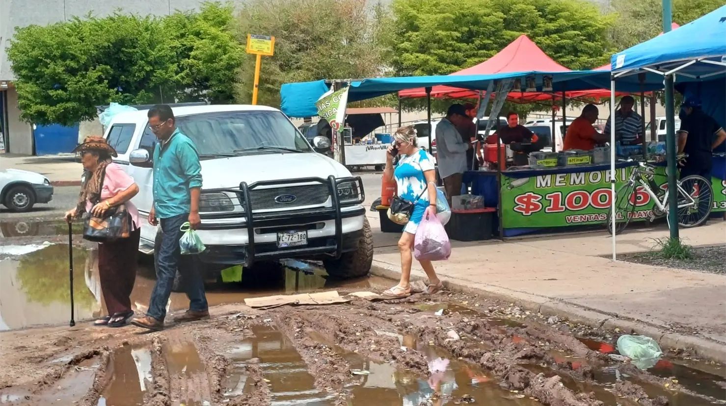 Afectan lluvias a tiangueros de Cajeme