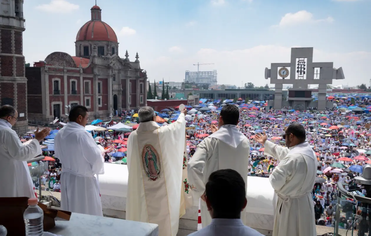 El obispo de la Diócesis de Querétaro, Fidencio López Plaza, destacó el significado espiritual de la peregrinación.