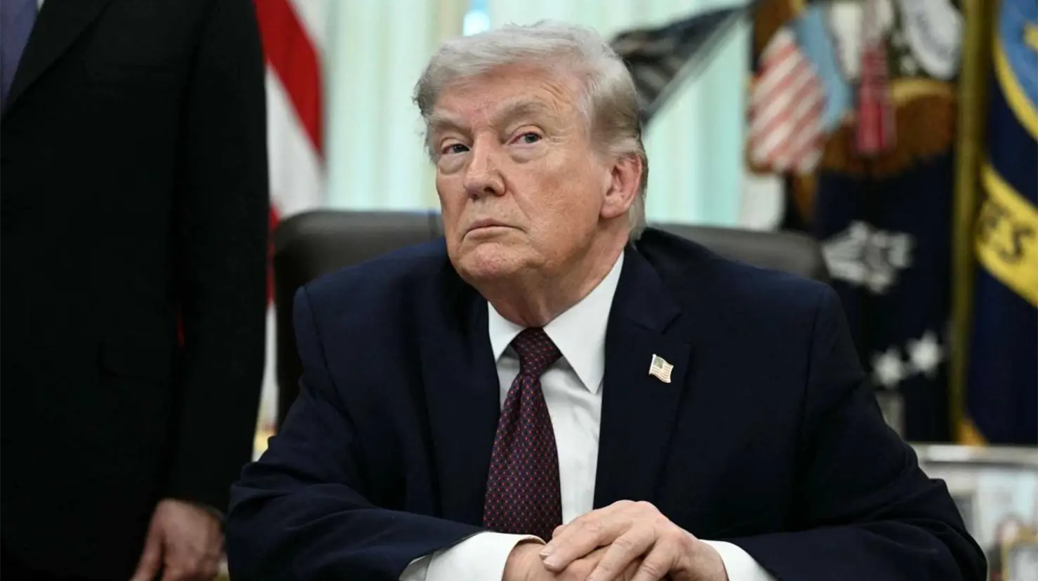 Trump confirma diálogos con Irán para buscar un nuevo acuerdo; mantiene presión militar en Medio Oriente