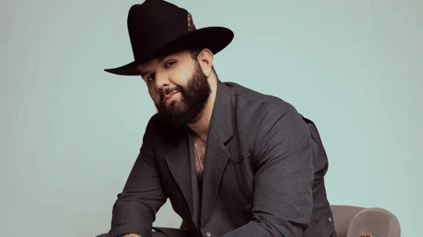 Carín León arrasa en las nominaciones a Premios Juventud 2026