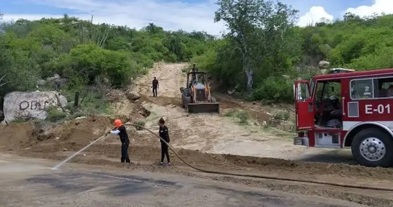 Reportan derrumbes en 12 puntos carreteros tras intensas lluvias en Sonora