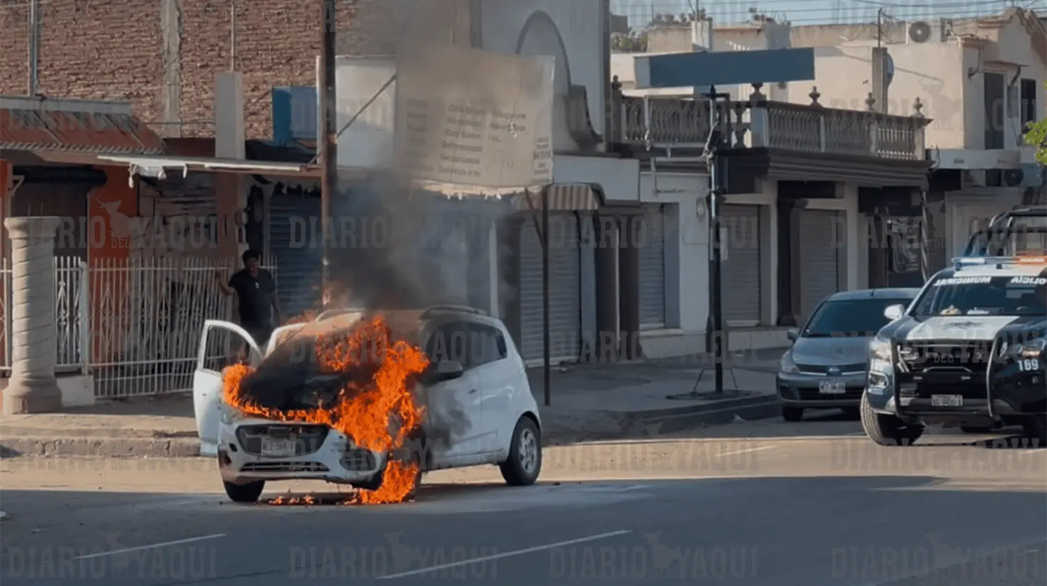 Se incendia taxi “quincero” al sur de Ciudad Obregón