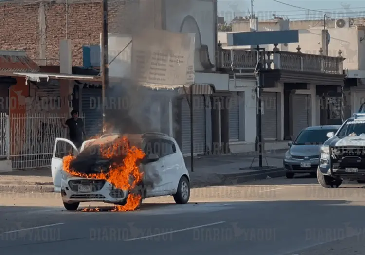 Se incendia taxi “quincero” al sur de Ciudad Obregón
