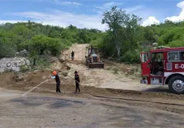 Reportan derrumbes en 12 puntos carreteros tras intensas lluvias en Sonora