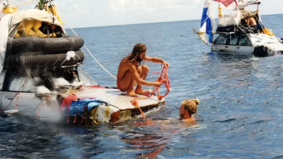 Dos italianos cruzaron el Atlántico en autos flotantes para cumplir el último sueño de un padre