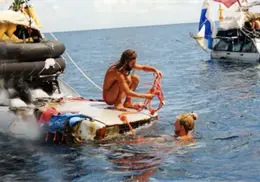 Dos italianos cruzaron el Atlántico en autos flotantes para cumplir el último sueño de un padre
