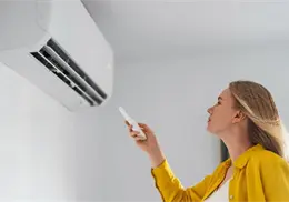 Expertos recomiendan ajustar el aire acondicionado a 24 °C para ahorrar energía y cuidar el equipo Expertos recomiendan ajustar el aire acondicionado a 24 °C para ahorrar energía y cuidar el equipo